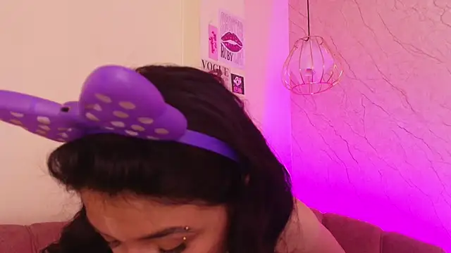 april bennett online show from 11/21/25, 01:10