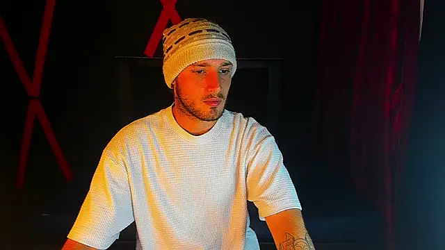 Snapshot of Angels21cm chatting on 09/19/25, 02:57 Angels21cm online show from 09/19/25, 02:57