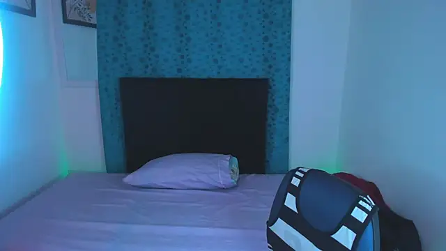 Snapshot of Angels21cm chatting on 10/03/25, 04:20 Angels21cm online show from 10/03/25, 04:20