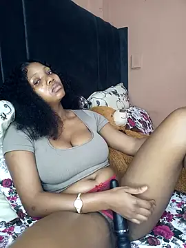 Snapshot of MilfBoobsxx chatting on 11/19/25, 04:29 MilfBoobsxx online show from 11/19/25, 04:29