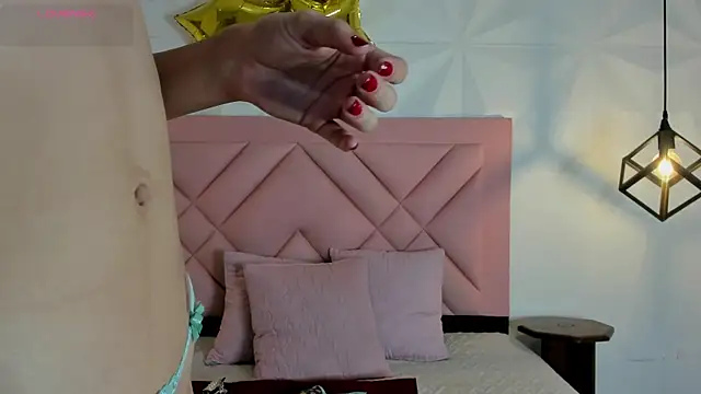 Caroline daring online show from 07/05/26, 10:33