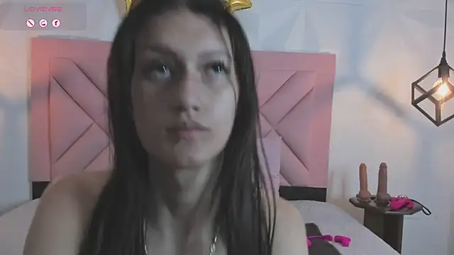 Caroline daring online show from 07/06/26, 11:51
