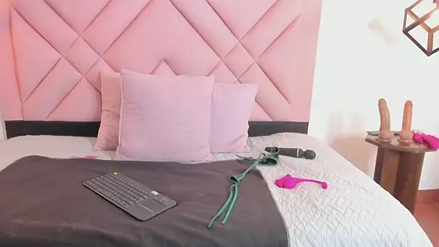 Caroline daring online show from 07/06/26, 03:03