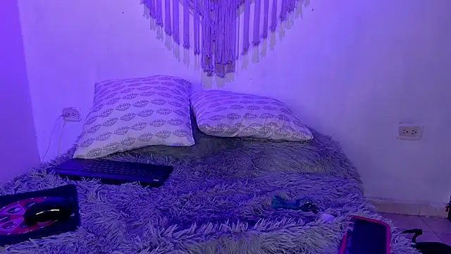 Snapshot of chloe_tgn chatting on 10/12/25, 06:29 chloe tgn online show from 10/12/25, 06:29