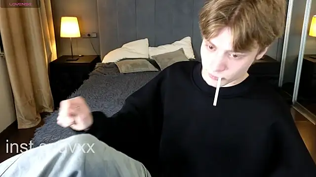 Snapshot of LouieEvans chatting on 11/09/25, 09:35 LouieEvans online show from 11/09/25, 09:35