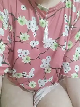 Snapshot of Lamya-dalo3a chatting on 10/31/25, 01:06 Lamya-dalo3a online show from 10/31/25, 01:06