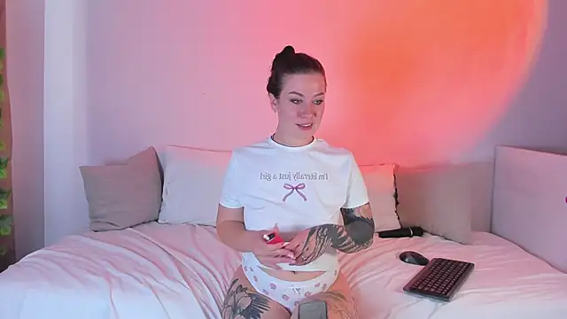 Snapshot of MiaKhallirae chatting on 10/23/25, 10:03 MiaKhallirae online show from 10/23/25, 10:03