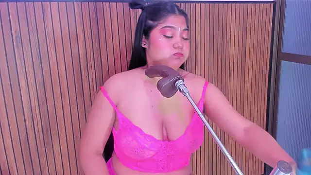 Snapshot of mysticlatina1 chatting on 11/07/25, 11:54 mysticlatina1 online show from 11/07/25, 11:54