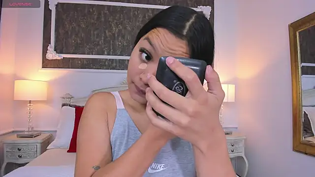 Snapshot of SharonBonet chatting on 10/29/25, 11:23 SharonBonet online show from 10/29/25, 11:23