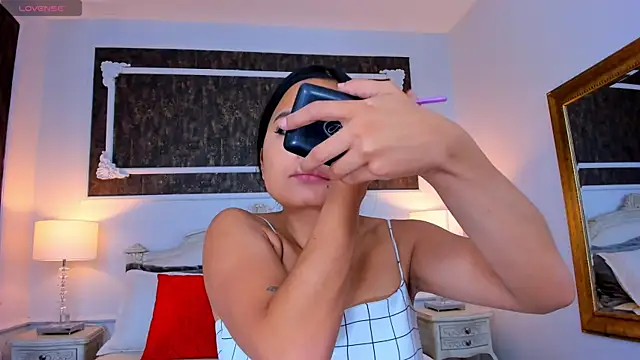 Snapshot of SharonBonet chatting on 10/30/25, 11:22 SharonBonet online show from 10/30/25, 11:22