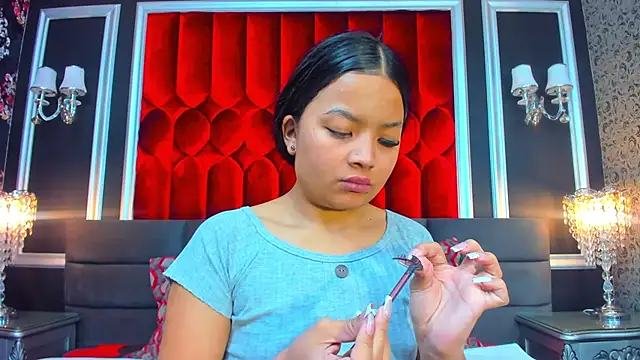 Snapshot of SharonBonet chatting on 11/12/25, 11:43 SharonBonet online show from 11/12/25, 11:43