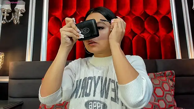 Snapshot of SharonBonet chatting on 11/17/25, 01:28 SharonBonet online show from 11/17/25, 01:28