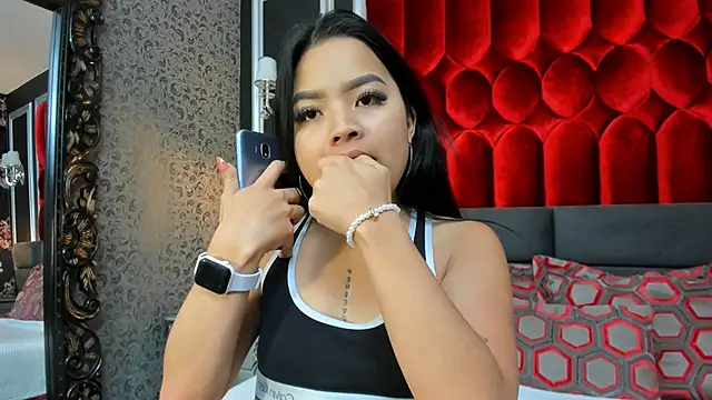 Snapshot of SharonBonet chatting on 11/30/25, 04:38 SharonBonet online show from 11/30/25, 04:38