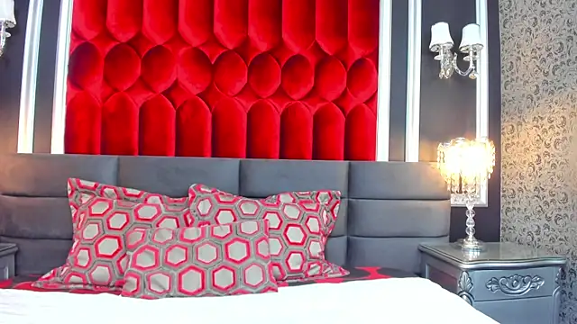 Snapshot of SharonBonet chatting on 12/04/25, 12:03 SharonBonet online show from 12/04/25, 12:03