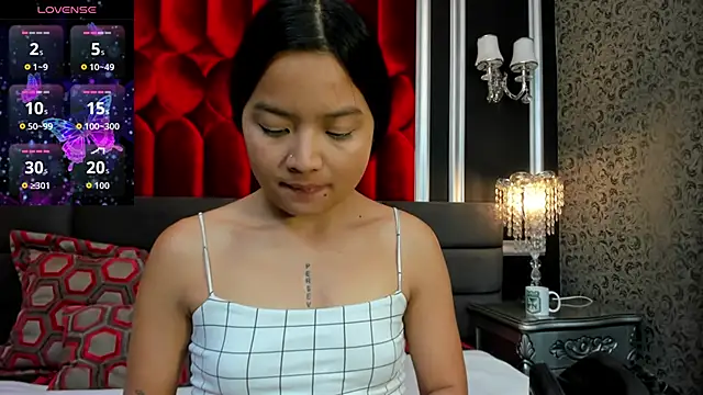 Snapshot of SharonBonet chatting on 12/19/25, 11:17 SharonBonet online show from 12/19/25, 11:17