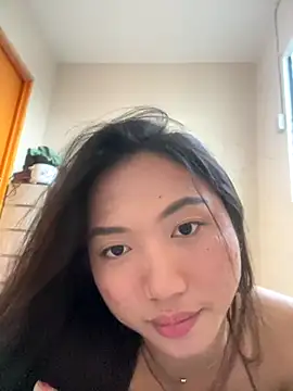 Snapshot of cassie_cakes chatting on 11/17/25, 08:31 cassie cakes online show from 11/17/25, 08:31