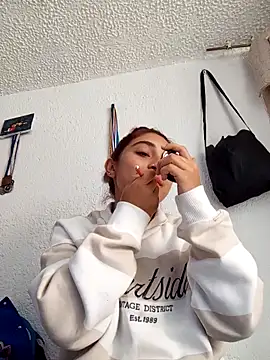 Snapshot of Lia_Teen chatting on 10/11/25, 04:05 Lia Teen online show from 10/11/25, 04:05