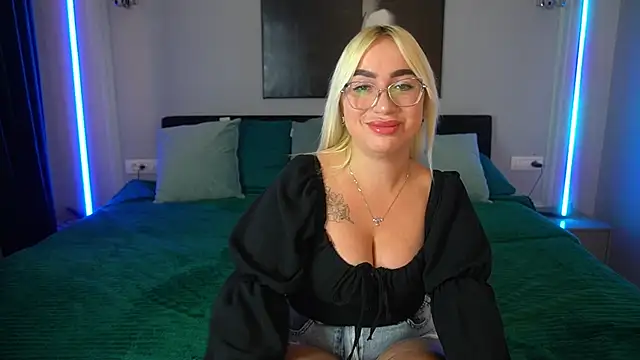 Snapshot of MariellaVV chatting on 09/11/25, 06:13 MariellaVV online show from 09/11/25, 06:13