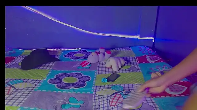 Snapshot of carito-08 chatting on 10/29/25, 09:00 carito-08 online show from 10/29/25, 09:00