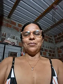 Snapshot of Lucerito-Hot chatting on 11/13/25, 03:05 Lucerito-Hot online show from 11/13/25, 03:05