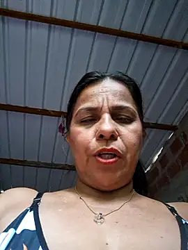 Snapshot of Lucerito-Hot chatting on 11/22/25, 11:42 Lucerito-Hot online show from 11/22/25, 11:42