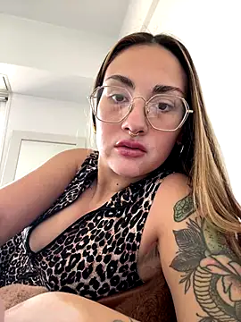 Snapshot of EmiilyCa chatting on 09/10/25, 07:47 EmiilyCa online show from 09/10/25, 07:47