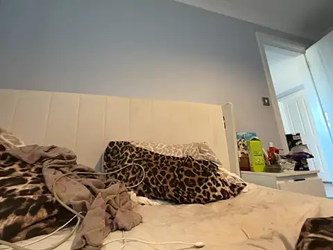 petitelucyXoxx online show from 07/13/26, 05:27