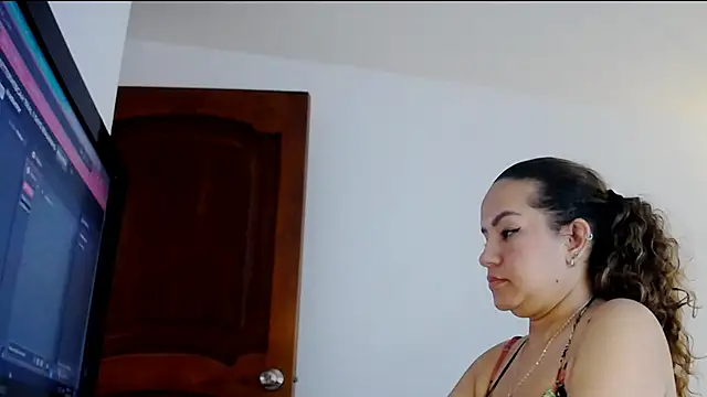 Snapshot of Dulce__Lovee chatting on 09/24/25, 11:57 Dulce  Lovee online show from 09/24/25, 11:57