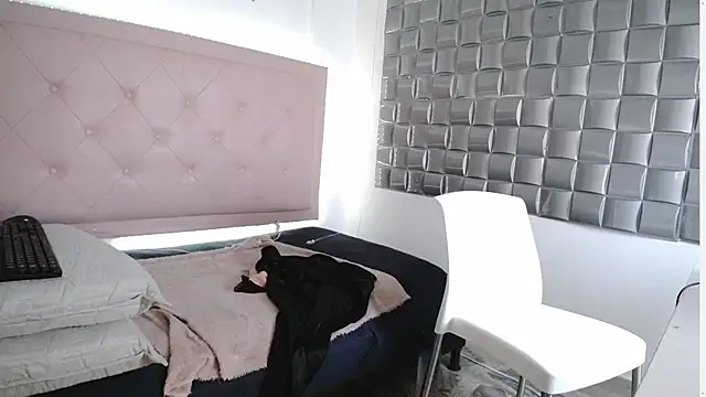 Snapshot of Dulce__Lovee chatting on 10/07/25, 11:29 Dulce  Lovee online show from 10/07/25, 11:29