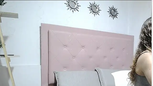 Snapshot of Dulce__Lovee chatting on 10/13/25, 10:43 Dulce  Lovee online show from 10/13/25, 10:43