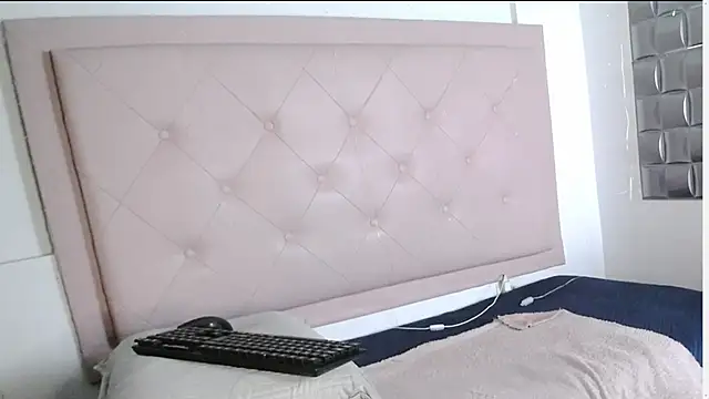 Snapshot of Dulce__Lovee chatting on 10/20/25, 09:37 Dulce  Lovee online show from 10/20/25, 09:37