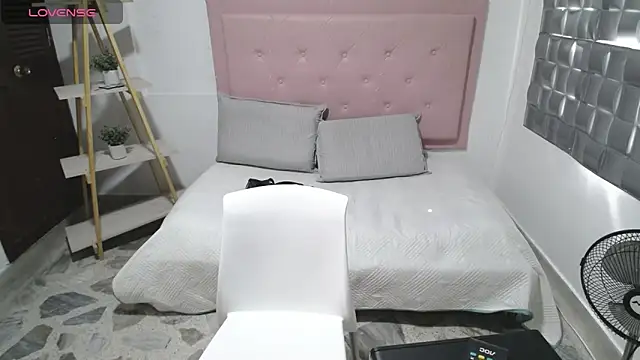 Snapshot of Dulce__Lovee chatting on 11/09/25, 02:37 Dulce Lovee online show from 11/09/25, 02:37