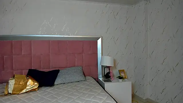 Snapshot of RobinBennett chatting on 11/07/25, 05:18 RobinBennett online show from 11/07/25, 05:18