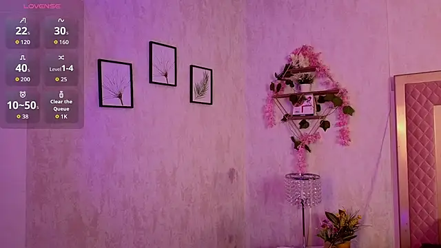 Snapshot of RobinBennett chatting on 12/04/25, 12:36 RobinBennett online show from 12/04/25, 12:36