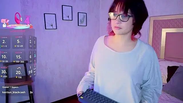 Snapshot of RobinBennett chatting on 12/14/25, 01:11 RobinBennett online show from 12/14/25, 01:11