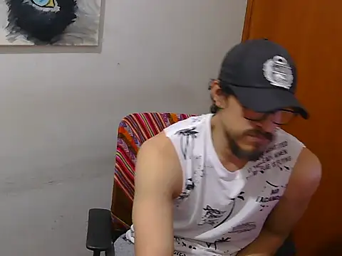 Snapshot of GuivernoStud chatting on 09/15/25, 04:23 GuivernoStud online show from 09/15/25, 04:23