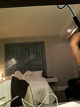 Astrid3 online show from 10/19/25, 06:08