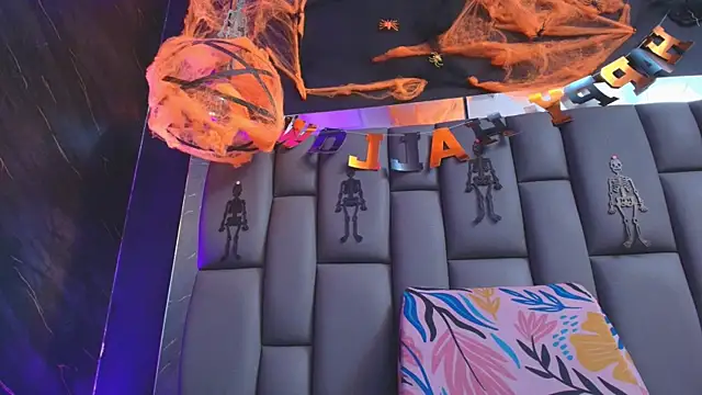 kissme luna online show from 10/29/25, 07:15