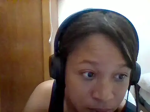 Laritsa22 online show from 09/10/25, 04:01
