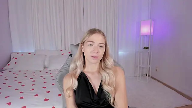 Snapshot of Susan_Mimi chatting on 09/18/25, 02:35 Susan Mimi online show from 09/18/25, 02:35