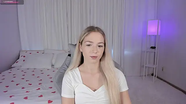 Snapshot of Susan_Mimi chatting on 09/25/25, 02:48 Susan Mimi online show from 09/25/25, 02:48