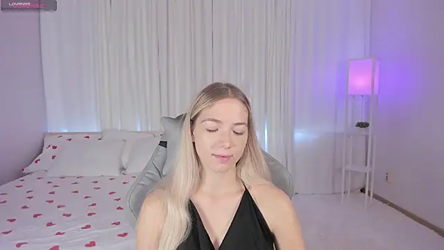 Snapshot of Susan_Mimi chatting on 09/27/25, 03:33 Susan Mimi online show from 09/27/25, 03:33