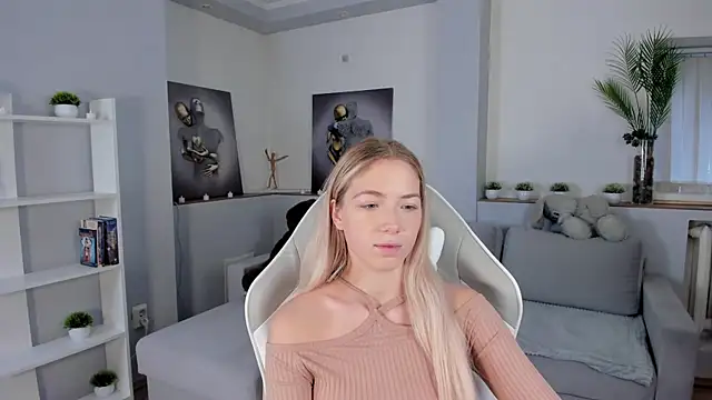 Snapshot of Susan_Mimi chatting on 09/28/25, 02:50 Susan Mimi online show from 09/28/25, 02:50