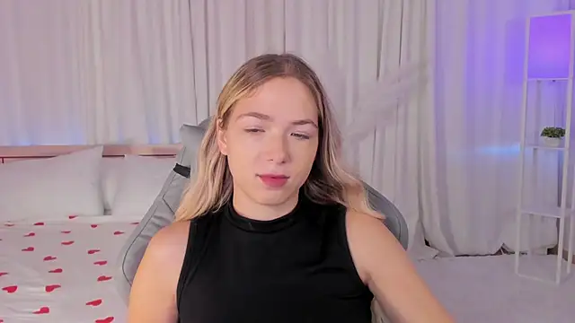 Snapshot of Susan_Mimi chatting on 10/05/25, 02:43 Susan Mimi online show from 10/05/25, 02:43