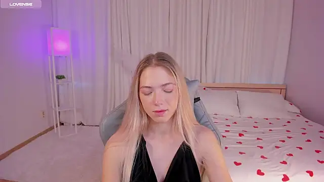 Snapshot of Susan_Mimi chatting on 10/15/25, 01:50 Susan Mimi online show from 10/15/25, 01:50