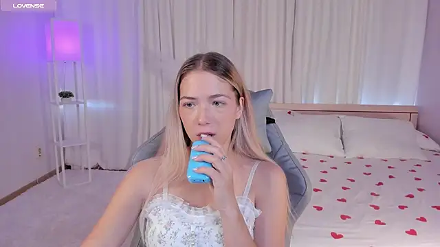 Snapshot of Susan_Mimi chatting on 10/16/25, 03:29 Susan Mimi online show from 10/16/25, 03:29