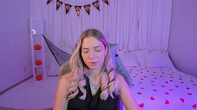 Snapshot of Susan_Mimi chatting on 10/28/25, 01:53 Susan Mimi online show from 10/28/25, 01:53