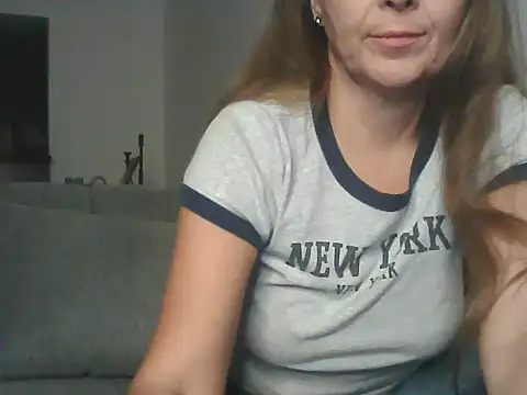 Snapshot of Avelinii chatting on 05/24/26, 04:12 Avelinii online show from 05/24/26, 04:12