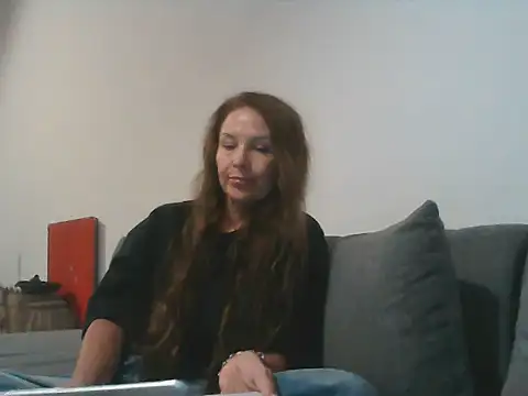 Snapshot of Avelinii chatting on 06/10/26, 05:23 Avelinii online show from 06/10/26, 05:23