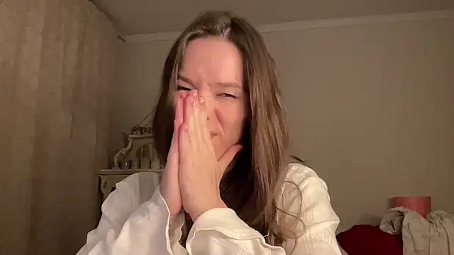 Snapshot of Tirayaa chatting on 11/14/25, 11:24 Tirayaa online show from 11/14/25, 11:24